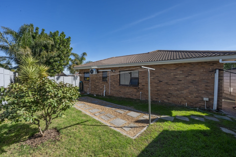 5 Bedroom Property for Sale in De Oude Spruit Western Cape